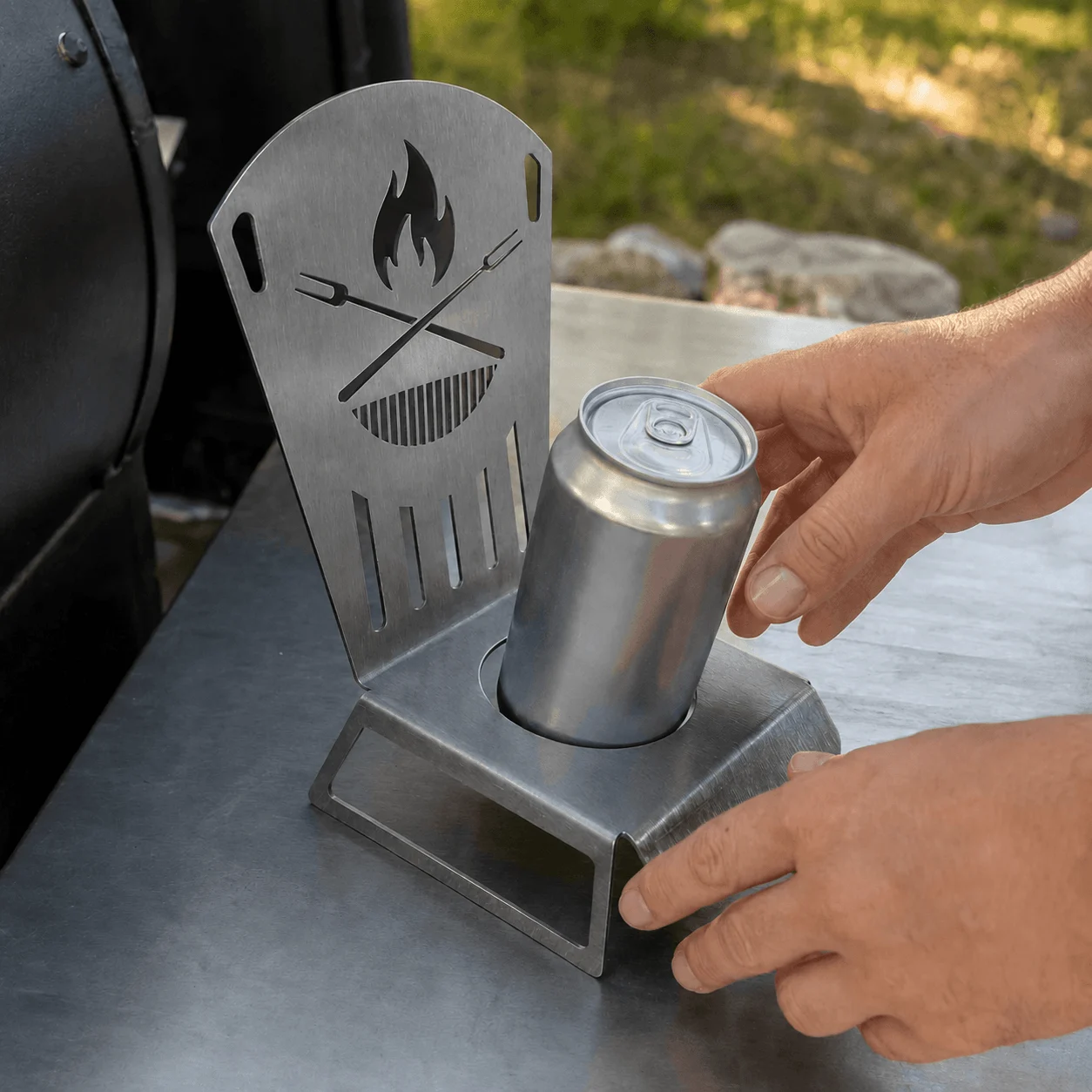 đMetal Beer Can Chicken Chair â Upright BBQ Roasting Standđ
